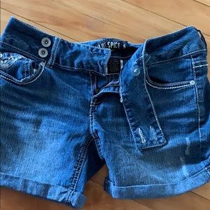 Belted snap Jean shorts